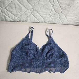 Victoria's Secret Size Medium 
Elegant lace bralette Blue